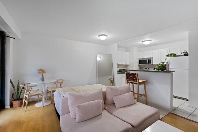 Building Photo - 135 Montgomery St