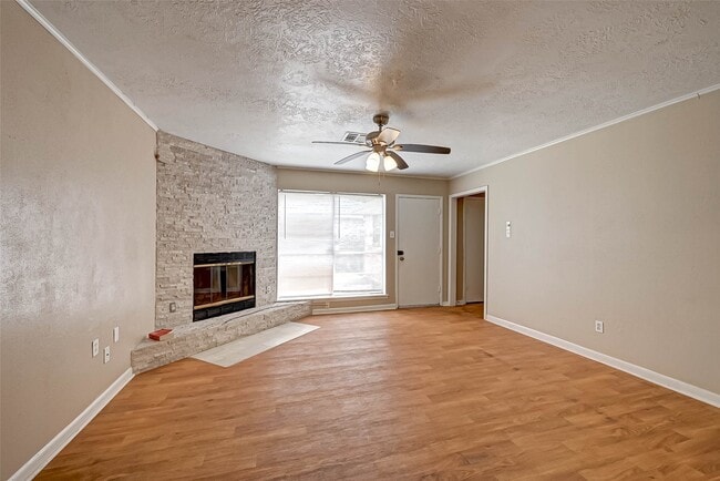 Building Photo - 4739 Parkland St