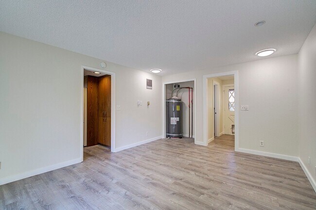 Building Photo - 3bd/2ba North Bend House