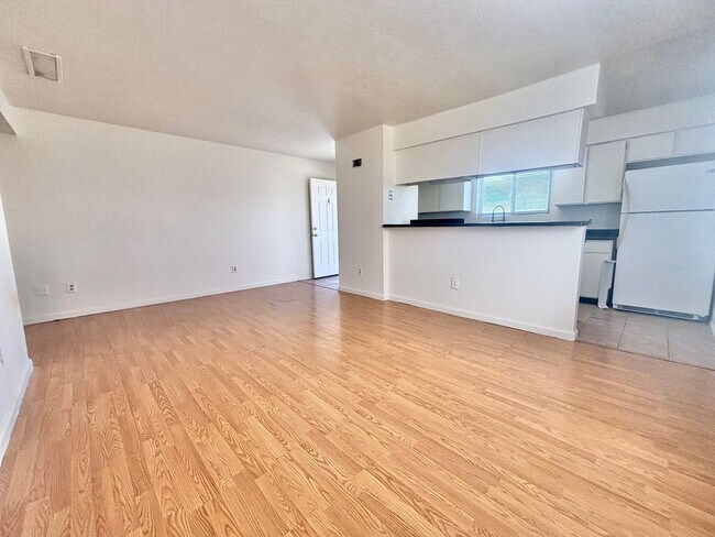 Building Photo - 117-113 General Arnold St NE