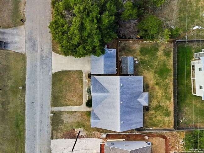 Building Photo - 1150 Green Hill Dr