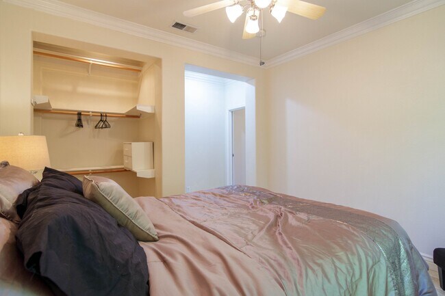 Building Photo - 171 Fennel Ct