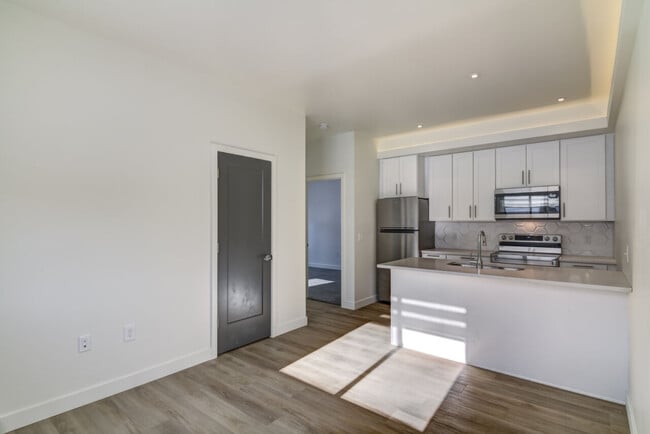 Building Photo - 3265 Fairfax St