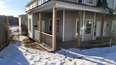 Building Photo - 31 Shaw St