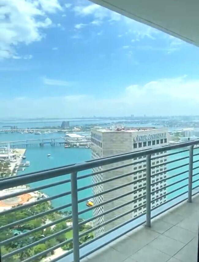 Building Photo - 325 S Biscayne Blvd