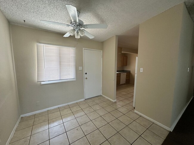 Building Photo - Spacious 3-Bedroom Unit with Detached Gara...