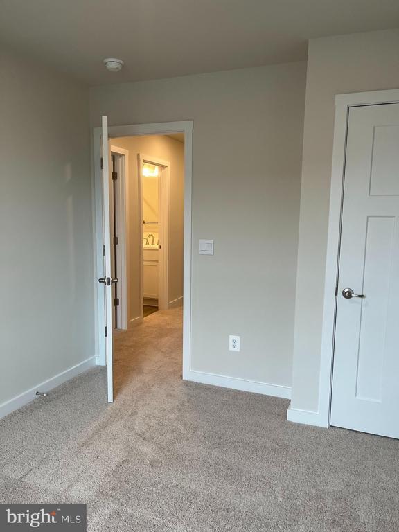 Building Photo - 90 Trotting Rd