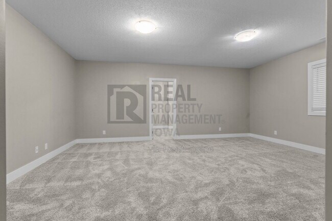 Building Photo - 16893 Madison Cir