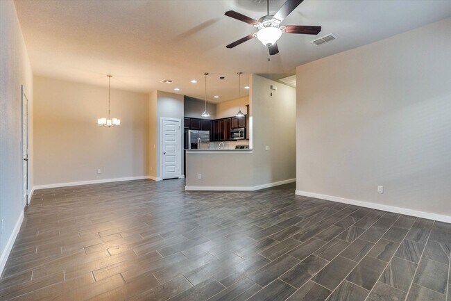 Building Photo - 130 Hidden Springs Dr