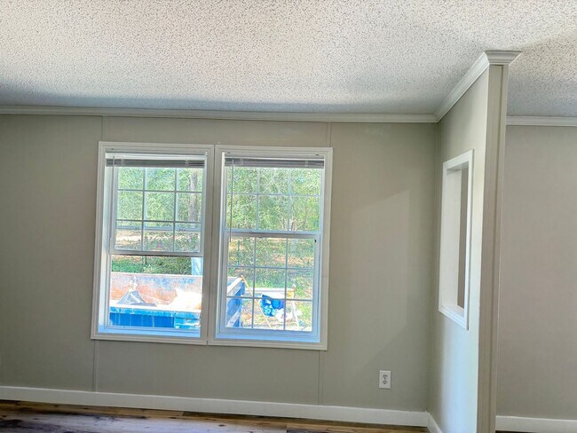 Building Photo - 4 BR 2 BA Newly Renovated $1850 !!