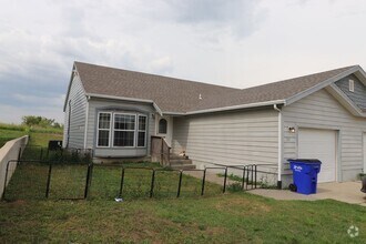 Building Photo - Spacious Town House for Rent