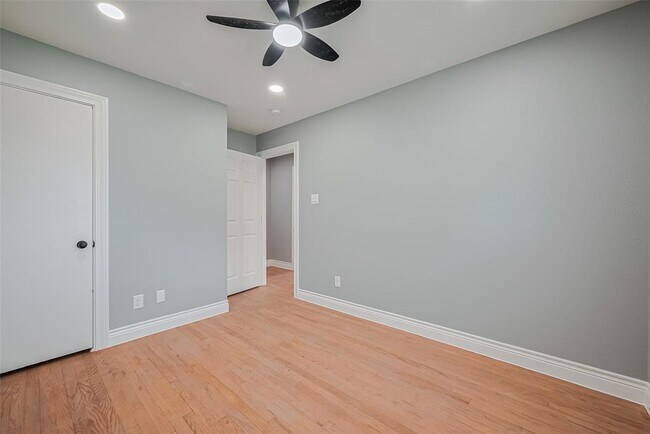 Building Photo - 2219 Raspberry Ln