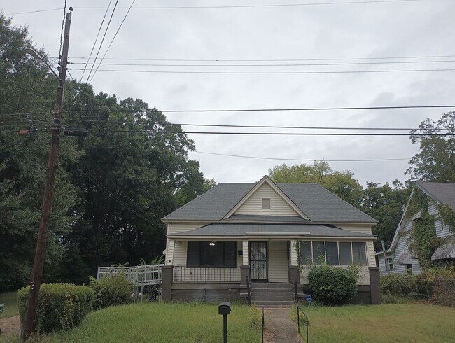 Primary Photo - 2313 E 3rd St