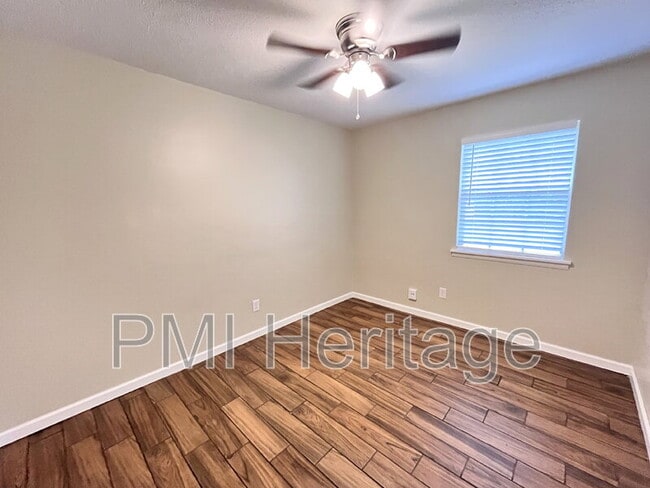 Building Photo - 2100 Cottonwood Pl