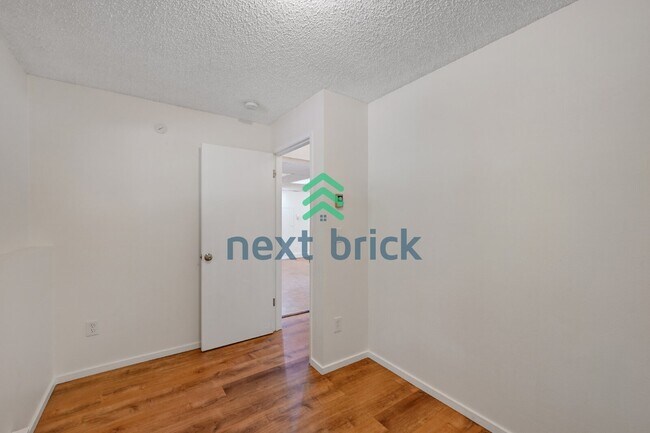 Building Photo - "Spacious 4-Bedroom Haven with 2.5 Baths in Everett – 2,424 Sq Ft of Comfort!"