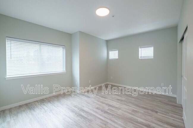 Building Photo - 13001 S Crompton Lane