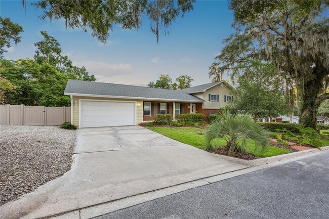 Building Photo - 2026 NW 19th Ln