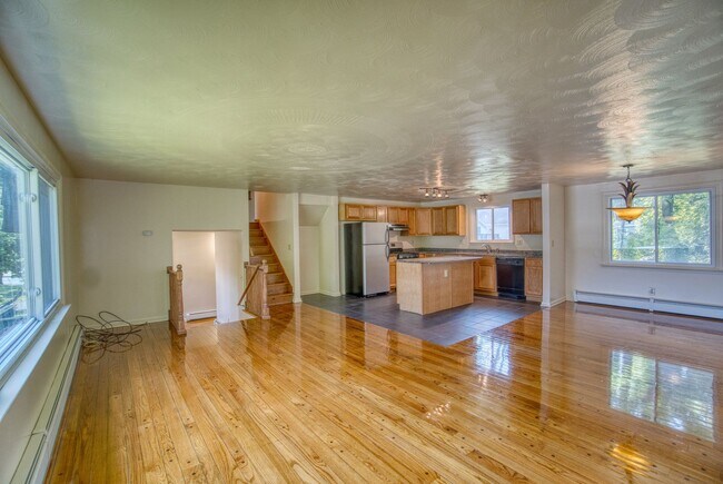 Building Photo - 204 Jerome St