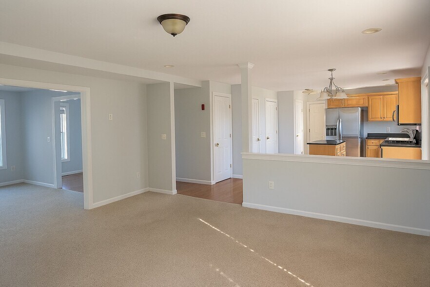 Building Photo - 6 Pepperbush Court