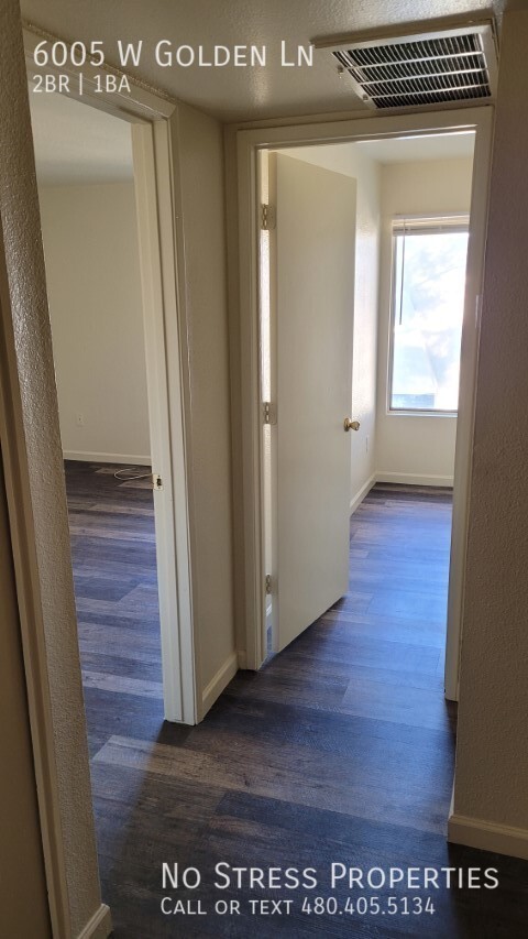 Building Photo - 2 Bedroom Town Home Near GCC!