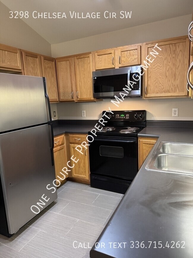 Building Photo - 3298 Chelsea Village Cir SW