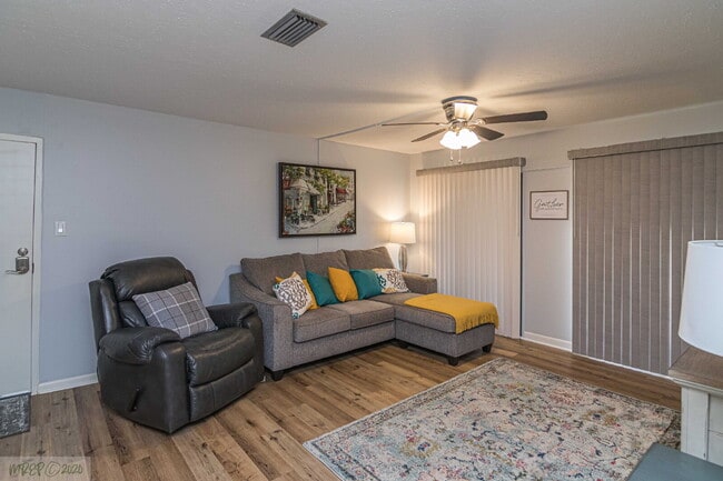 Building Photo - SHORT-TERM LEASE OPTIONS / FULLY FURNISHED APARTMENT/ ALL UTILITIES INCLUDED! WONDERFUL WAYNE MEM...