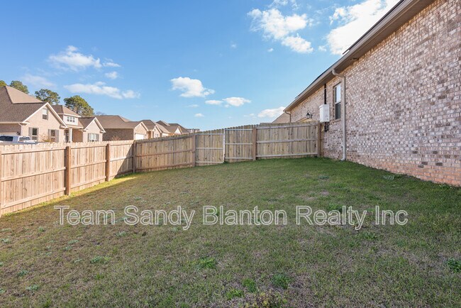 Building Photo - 9599 Pebble Stone Dr