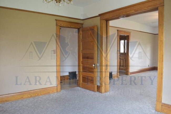 Building Photo - 358 N 5th St