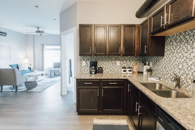 Building Photo - 202 E Main St