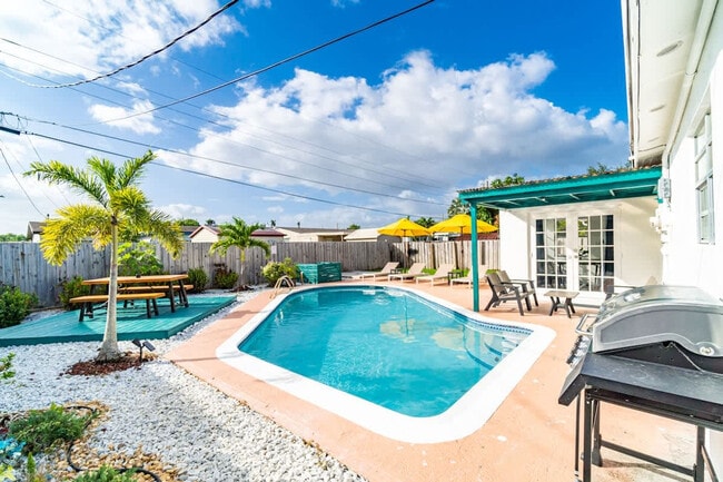 Building Photo - 730 N 72nd Terrace