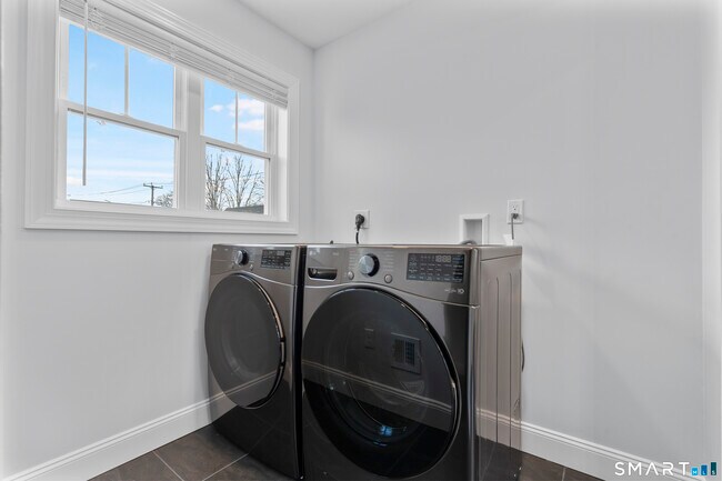 Building Photo - 183 Vesper St