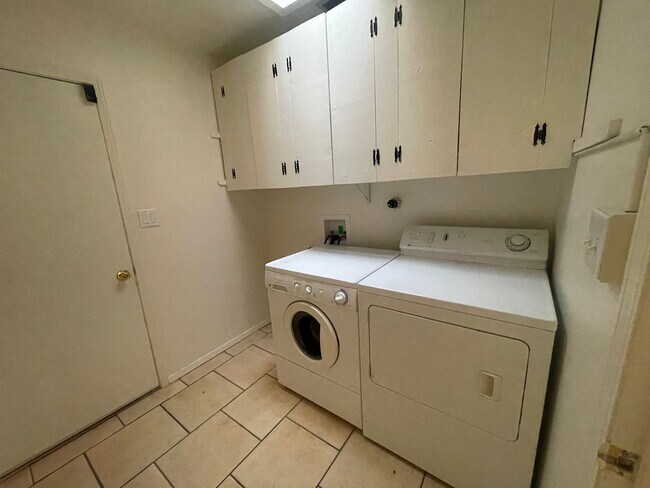 Building Photo - 4300 Saddlewood Trail SE