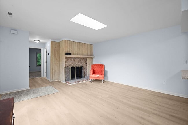 Building Photo - Fully Renovated Condo for Rent in Virginia...