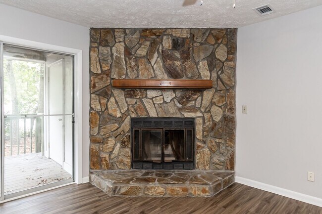 Building Photo - 6809 Willowbrook Dr