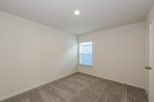 Building Photo - 1301 Redpine Dr