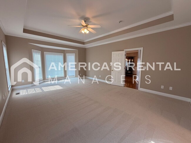 Building Photo - Spacious Five Bedroom Residence in Meadowbrook!