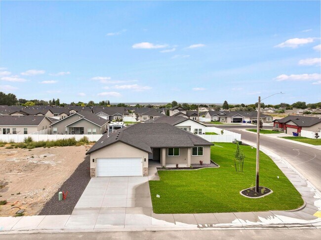 Building Photo - 392 Rock Dove Loop
