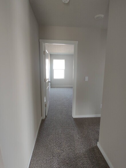 Building Photo - 1104 Joshua Dr SE