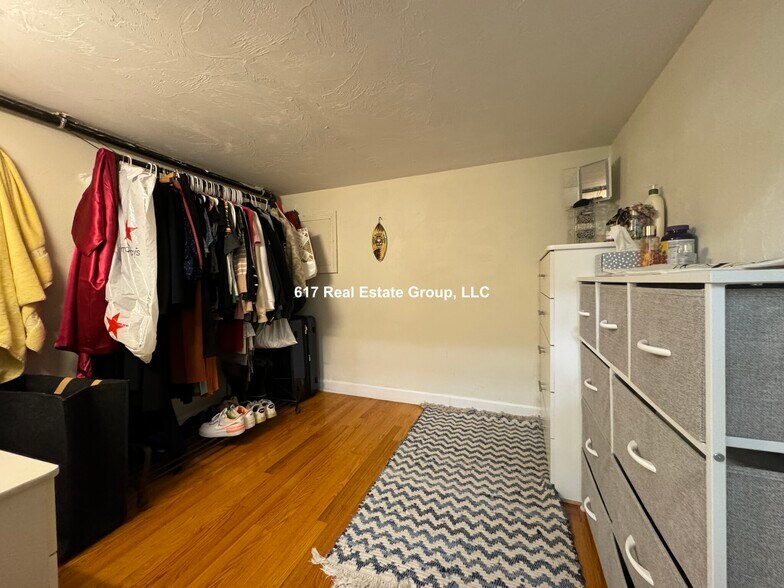 Building Photo - 18 Euston St