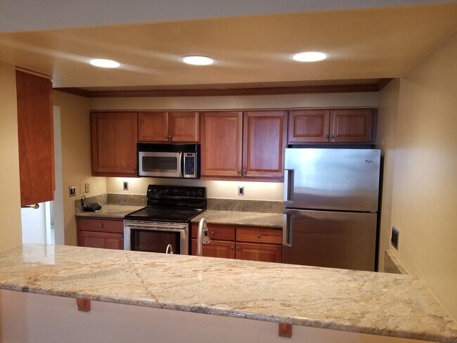 Building Photo - Class and Style! 3 Bed, 2 Bath South Hill ...