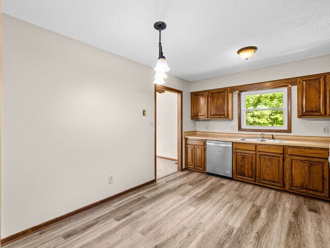 Building Photo - Home in Cul-De-Sac