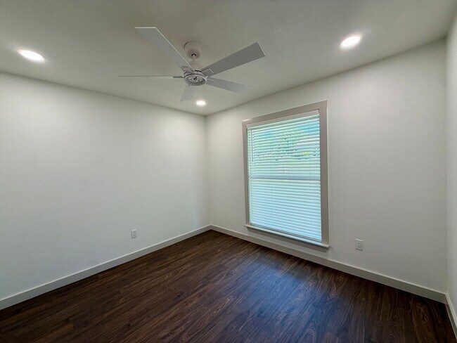 Building Photo - 10801 Rick Dr