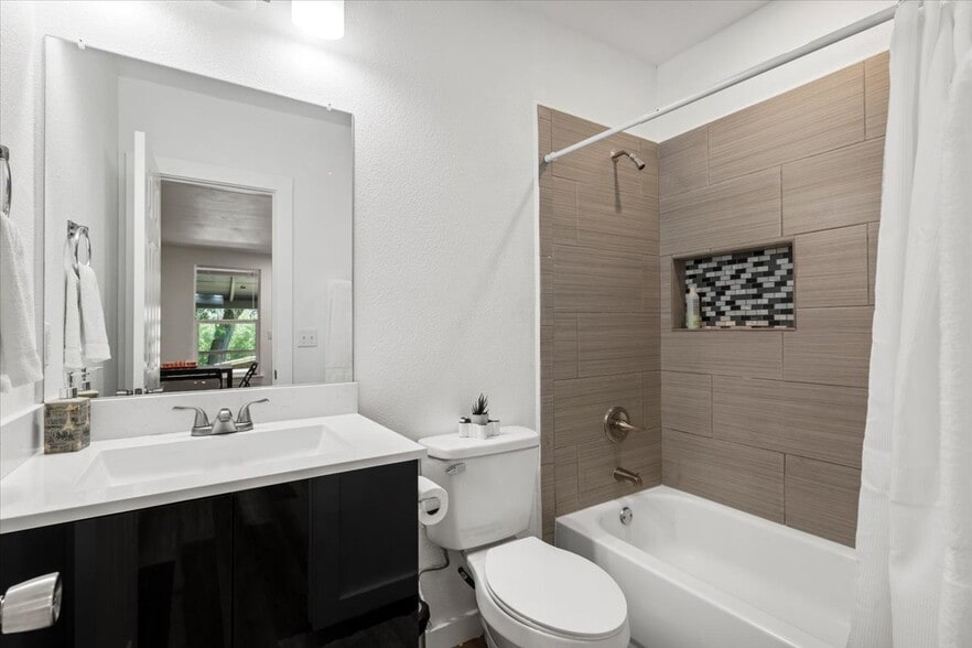 Building Photo - 719 Smith Ave