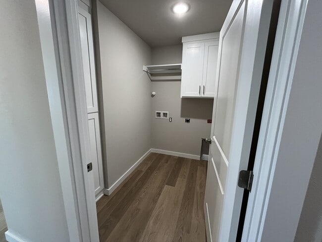 Building Photo - BRAND NEW DUPLEX!