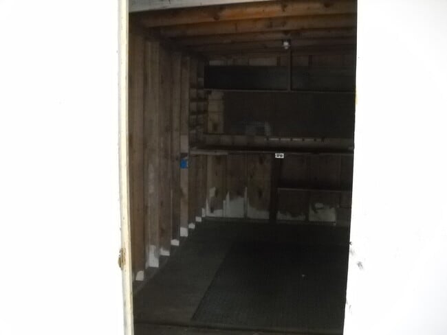 Building Photo - Cute House in Town