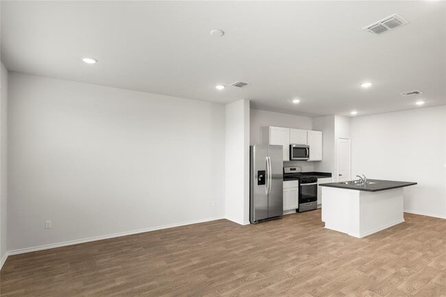 Building Photo - 105 Kendall Ln