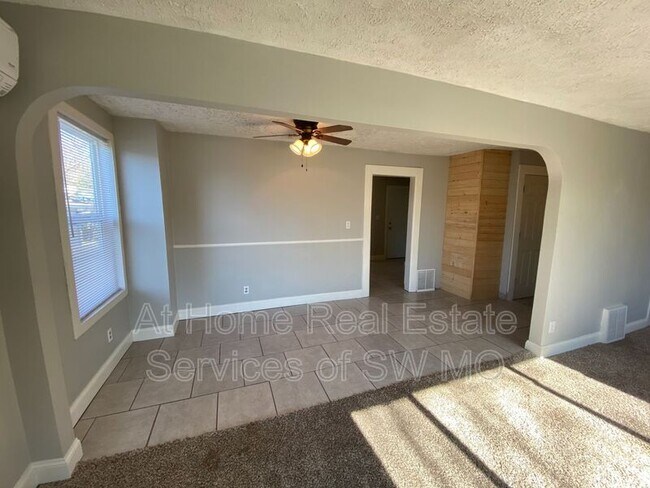 Building Photo - 1471 E Mcgee St