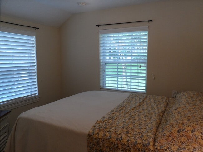 Building Photo - 13545 Northshore Loop