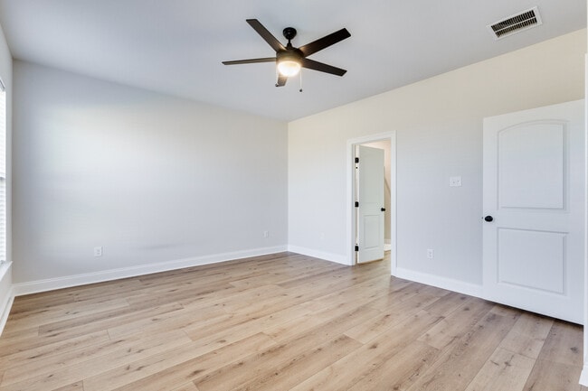 Building Photo - 104 Claystone Rd