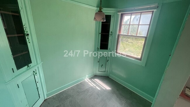 Building Photo - Rustic and Updated 3BD | 1.5 BA  Farmhouse with Large Shop!